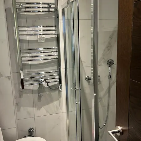 Diamond Grey Titova *